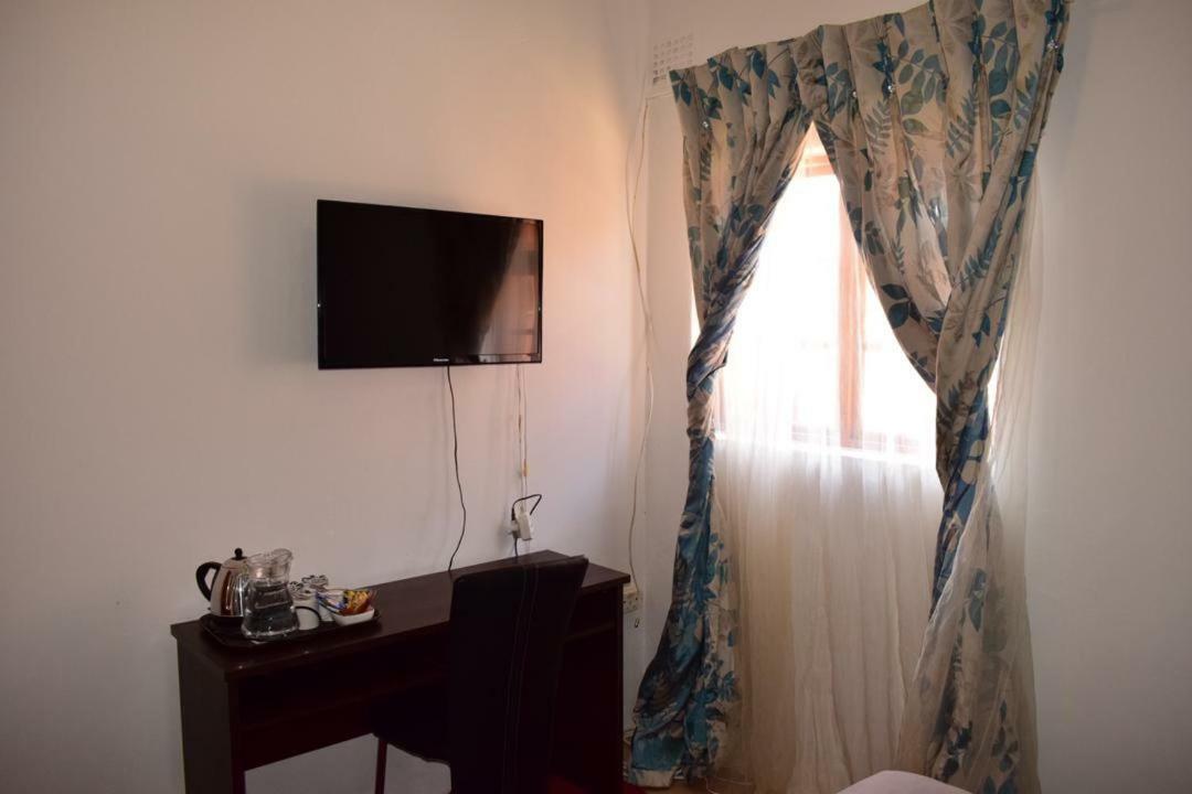 Skyhawk Guesthouse Gaborone Exterior photo
