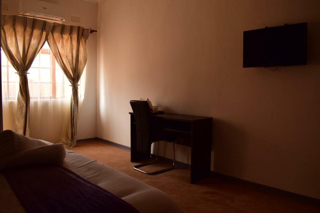 Skyhawk Guesthouse Gaborone Exterior photo